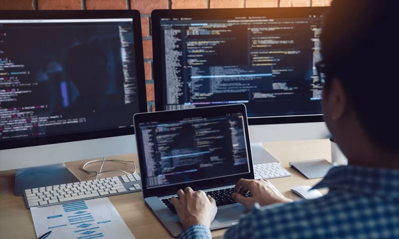 数据科学选型:R与Python如何赋能盘锦网站建设?